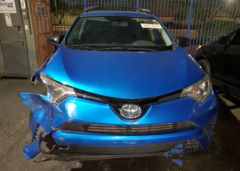 2016 Toyota Rav4 Le z USA, uszkodzony, nr VIN JTMZFREVXGD085219